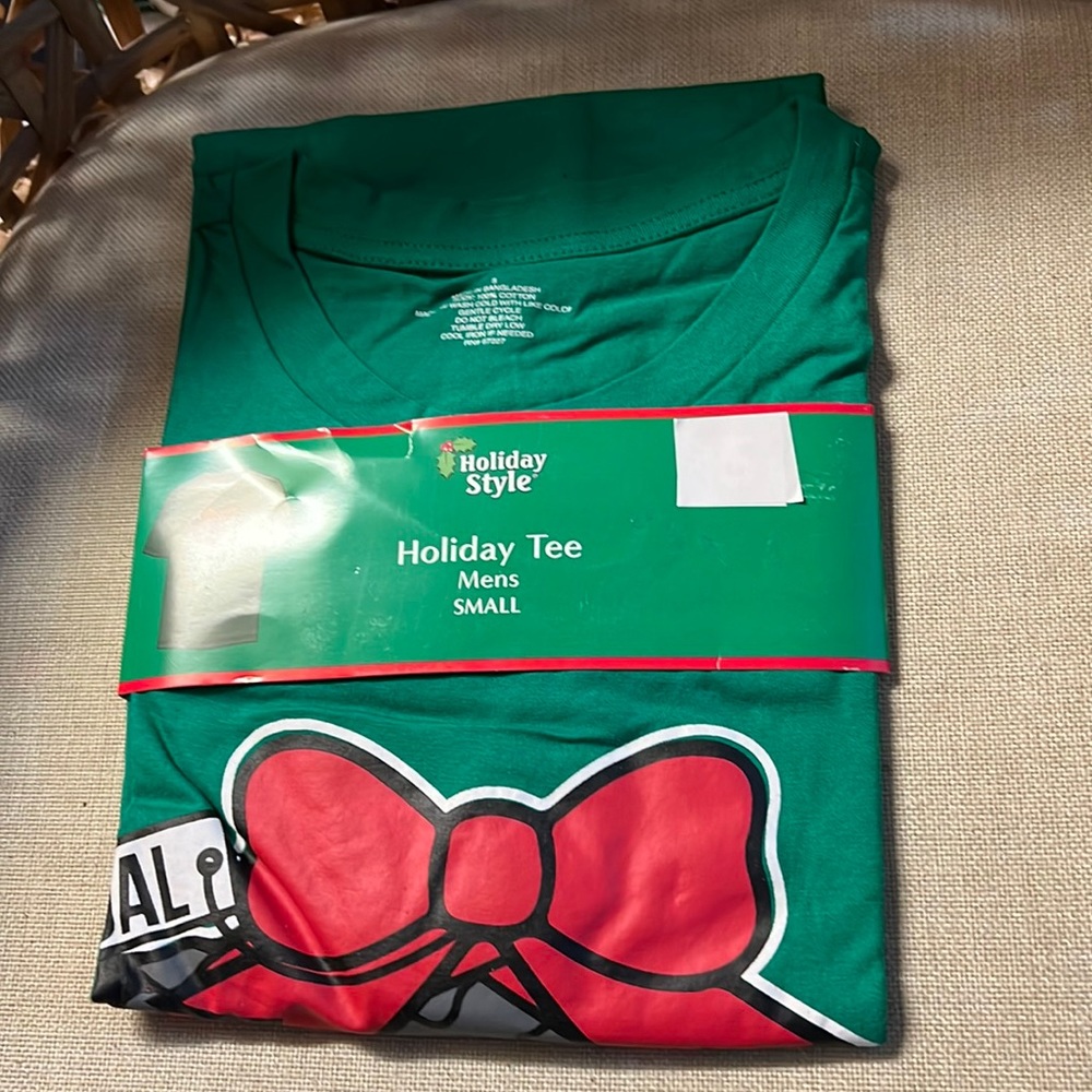 New Holiday Style Mens T-shirt S NWT